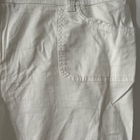 Chico’s Size 3 Women’s White Capri Pants 4 Pockets, Zip Up. Made - Picture 8 of 13